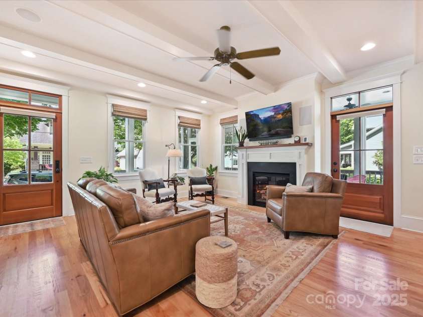 332 Delburg Street, Davidson, NC 28036.  MLS# CAR4255329, YatesRealty ID 24401. Great Room