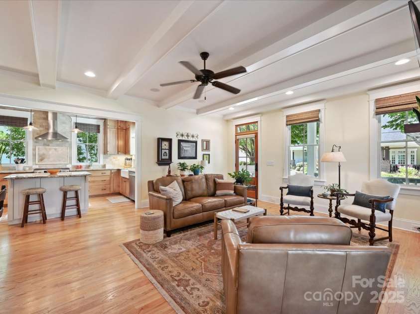 332 Delburg Street, Davidson, NC 28036.  MLS# CAR4255329, YatesRealty ID 24401. Great Room