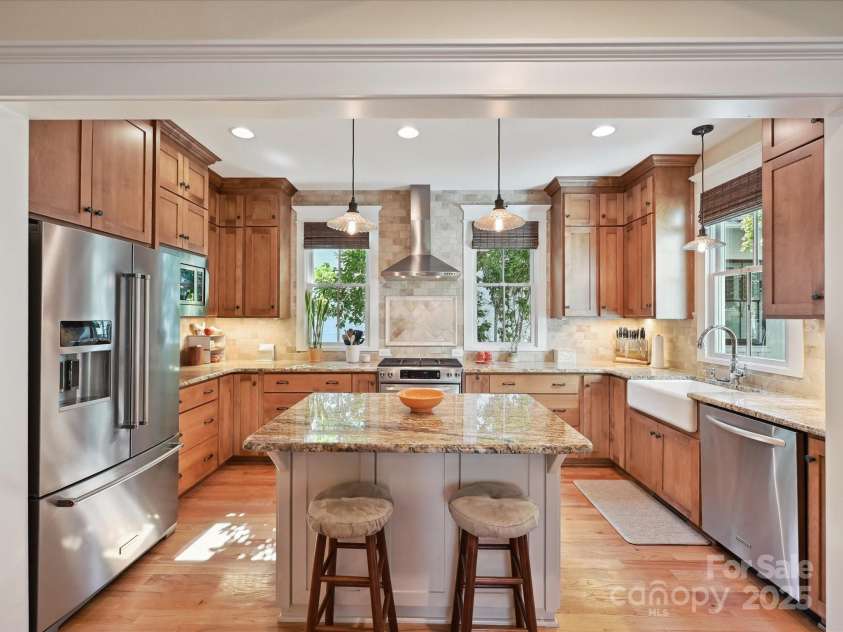 332 Delburg Street, Davidson, NC 28036.  MLS# CAR4255329, YatesRealty ID 24401. Kitchen