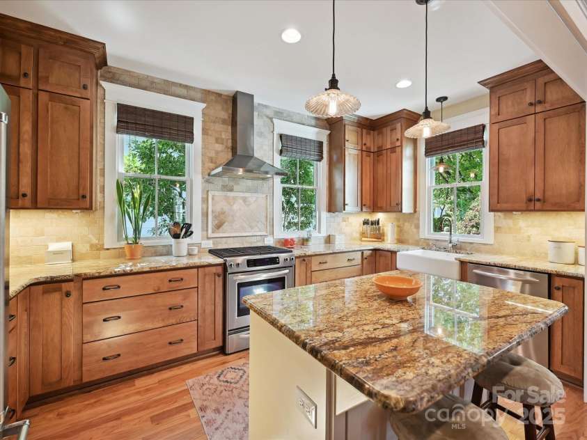 332 Delburg Street, Davidson, NC 28036.  MLS# CAR4255329, YatesRealty ID 24401. Kitchen