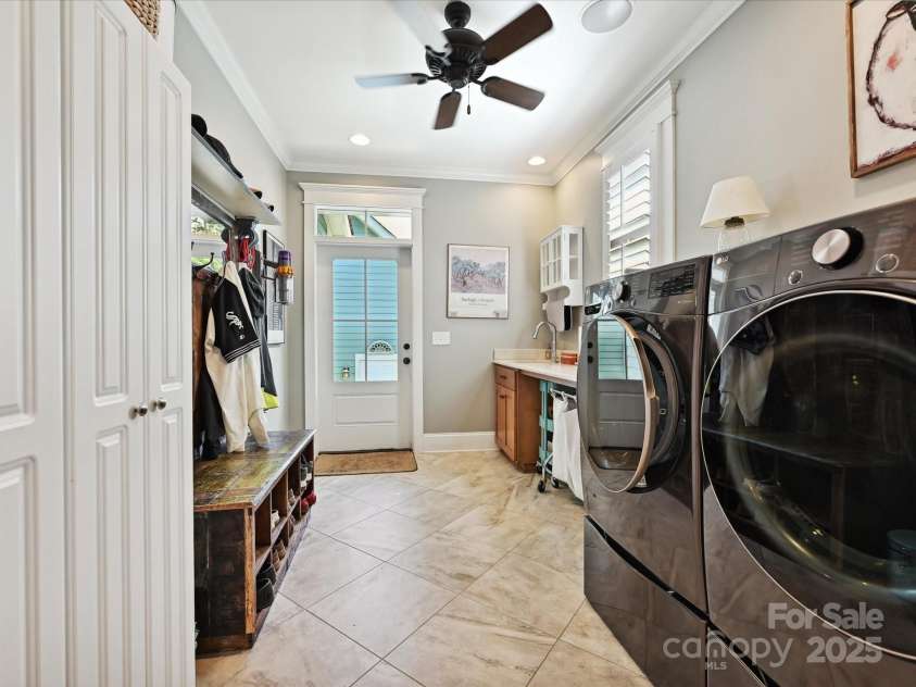 332 Delburg Street, Davidson, NC 28036.  MLS# CAR4255329, YatesRealty ID 24401. Laundry/ Drop Zone