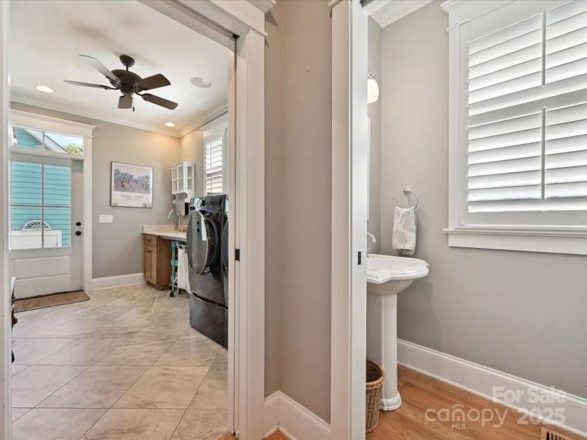 332 Delburg Street, Davidson, NC 28036.  MLS# CAR4255329, YatesRealty ID 24401. Powder Room