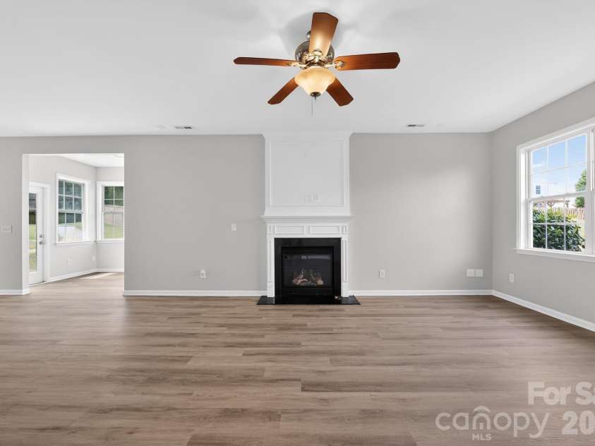 8915 Merrie Rose Avenue, Charlotte, NC 28213.  MLS# CAR4380976, YatesRealty ID 24401. 