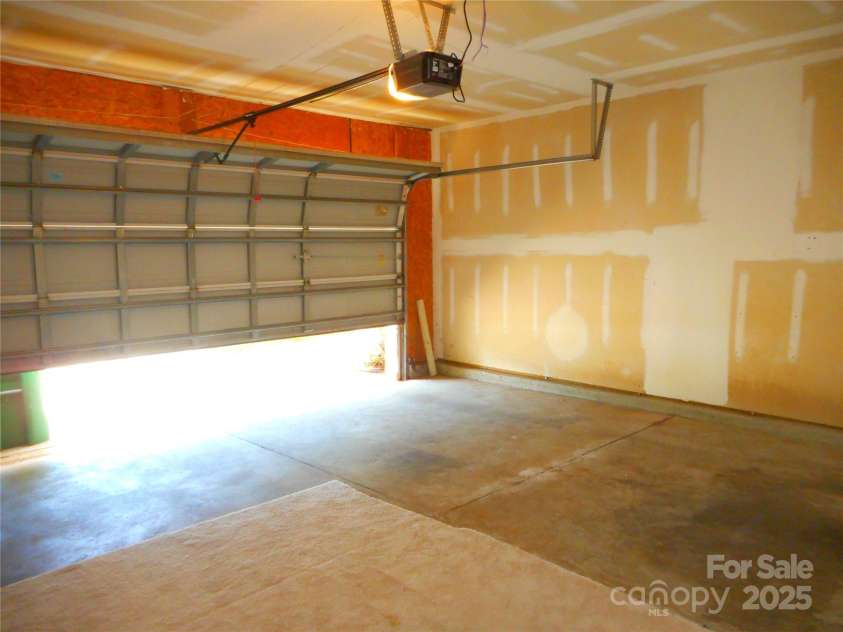 15321 Superior Street, Charlotte, NC 28273.  MLS# CAR4277934, YatesRealty ID 24402. 