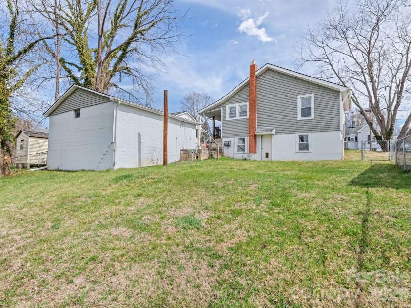 821 Main Street, Canton, NC 28716.  MLS# CAR4371567, YatesRealty ID 24402. 
