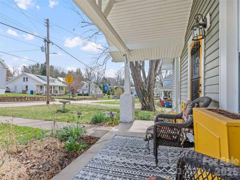 821 Main Street, Canton, NC 28716.  MLS# CAR4371567, YatesRealty ID 24402. 