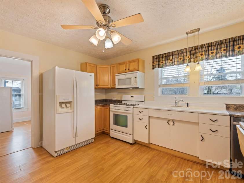 821 Main Street, Canton, NC 28716.  MLS# CAR4371567, YatesRealty ID 24402. 