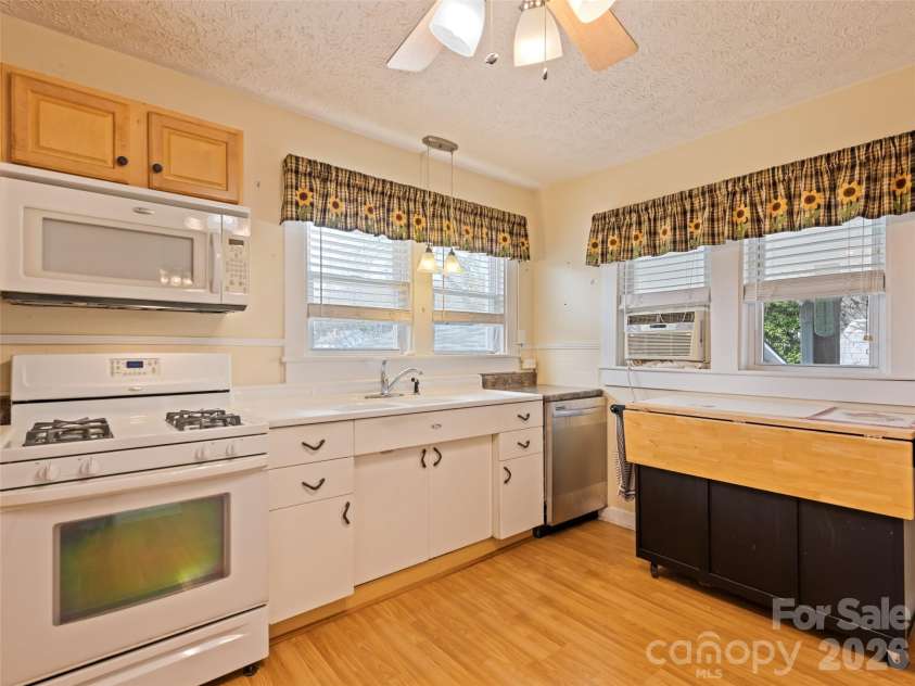 821 Main Street, Canton, NC 28716.  MLS# CAR4371567, YatesRealty ID 24402. 