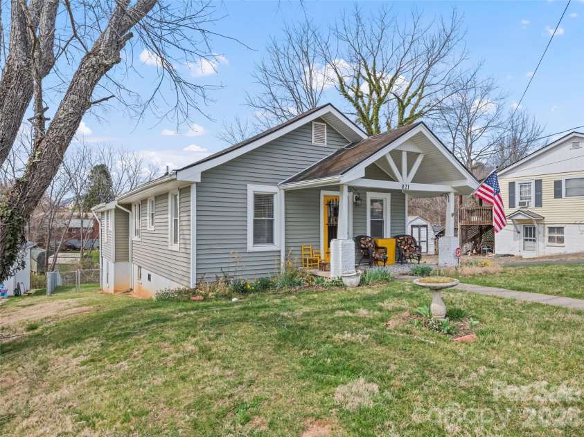 821 Main Street, Canton, NC 28716.  MLS# CAR4371567, YatesRealty ID 24402. 