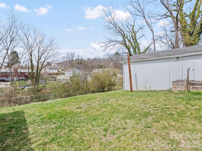 821 Main Street, Canton, NC 28716.  MLS# CAR4371567, YatesRealty ID 24402. 