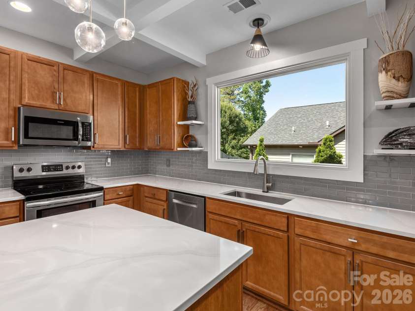 200 Water Leaf Drive, Weaverville, NC 28787.  MLS# CAR4374801, YatesRealty ID 24403. Custom Kitchen Finishes