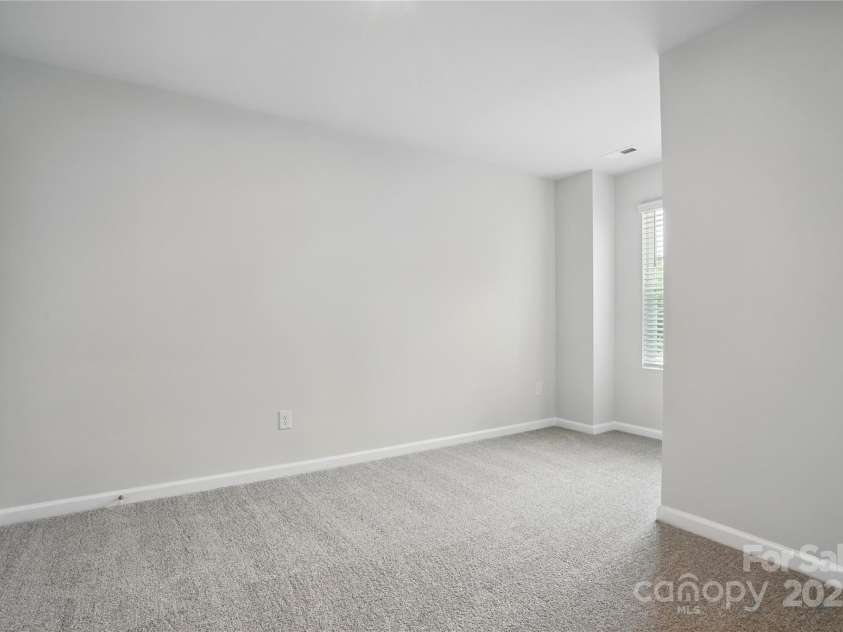 2009 Vinyasa Lane, Charlotte, NC 28215.  MLS# CAR4250038, YatesRealty ID 24404. 