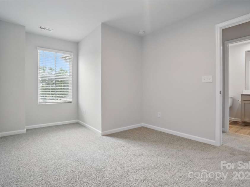 2009 Vinyasa Lane, Charlotte, NC 28215.  MLS# CAR4250038, YatesRealty ID 24404. 