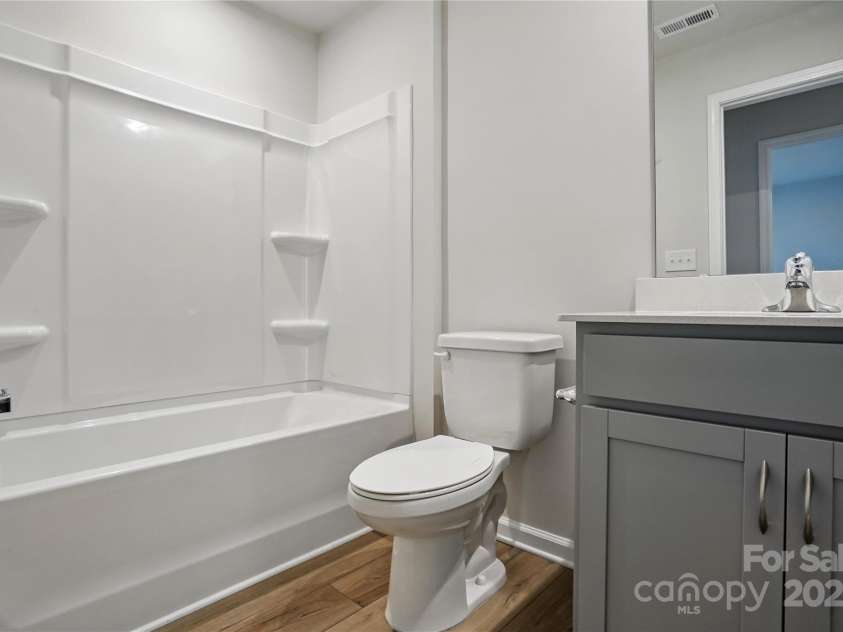 2009 Vinyasa Lane, Charlotte, NC 28215.  MLS# CAR4250038, YatesRealty ID 24404. 