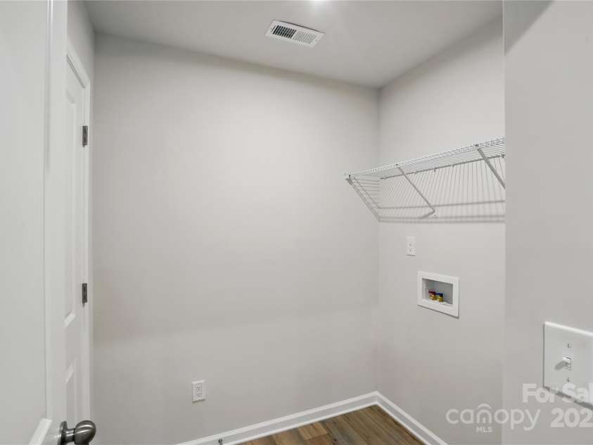 2009 Vinyasa Lane, Charlotte, NC 28215.  MLS# CAR4250038, YatesRealty ID 24404. 