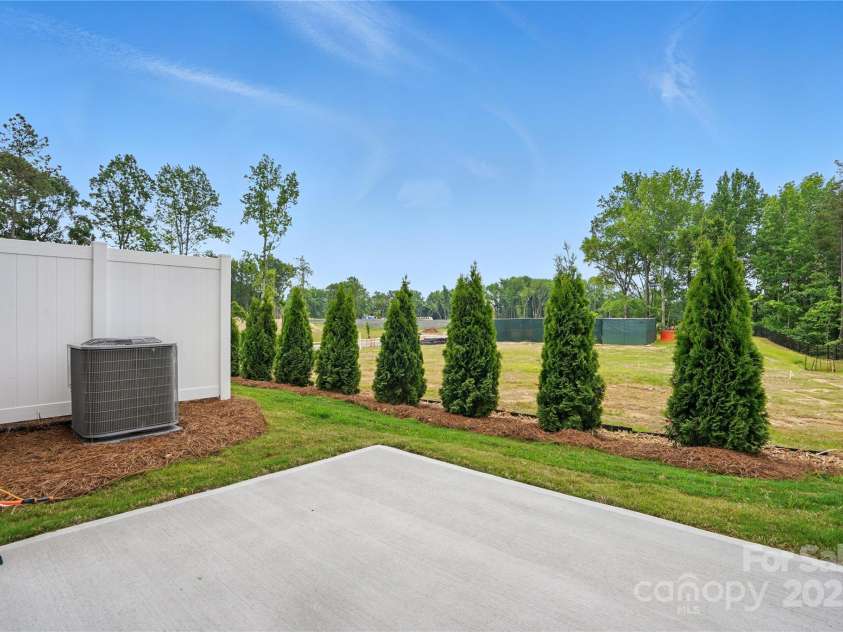 2009 Vinyasa Lane, Charlotte, NC 28215.  MLS# CAR4250038, YatesRealty ID 24404. 