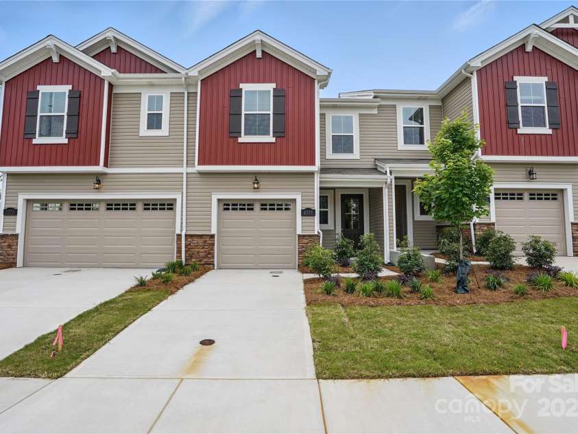 2009 Vinyasa Lane, Charlotte, NC 28215.  MLS# CAR4250038, YatesRealty ID 24404. 