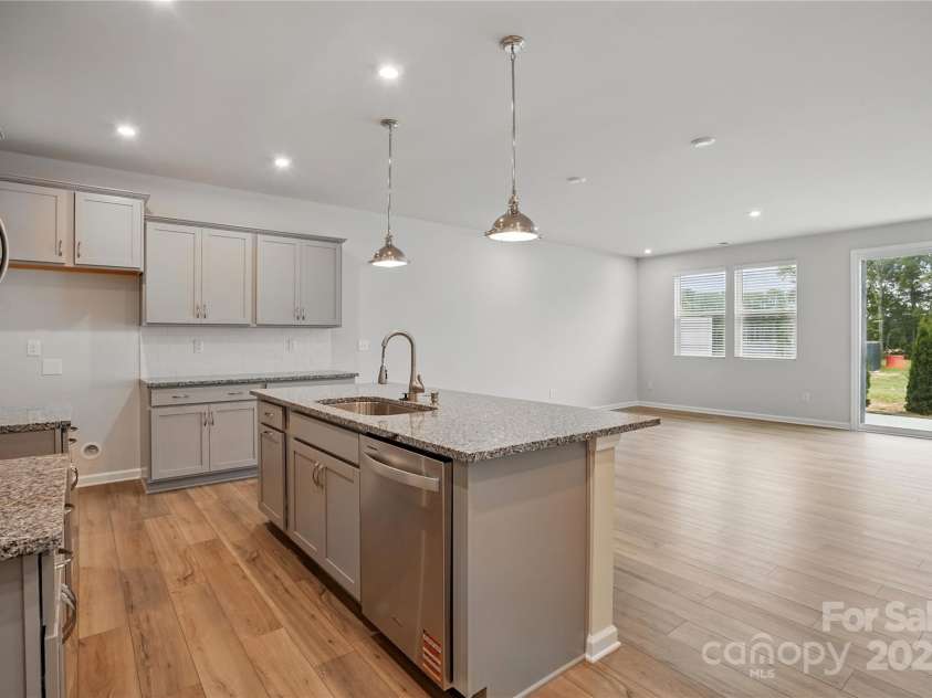 2009 Vinyasa Lane, Charlotte, NC 28215.  MLS# CAR4250038, YatesRealty ID 24404. 