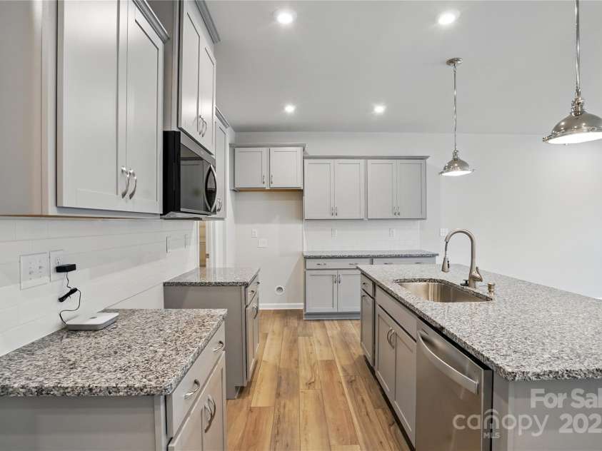 2009 Vinyasa Lane, Charlotte, NC 28215.  MLS# CAR4250038, YatesRealty ID 24404. 