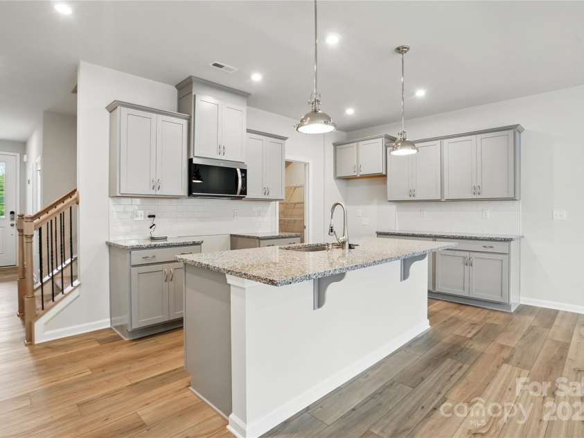 2009 Vinyasa Lane, Charlotte, NC 28215.  MLS# CAR4250038, YatesRealty ID 24404. 