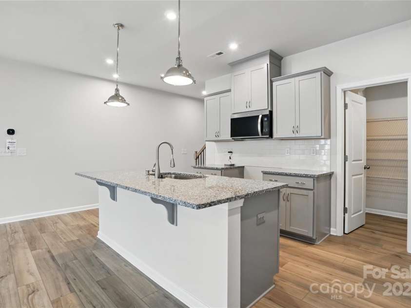 2009 Vinyasa Lane, Charlotte, NC 28215.  MLS# CAR4250038, YatesRealty ID 24404. 
