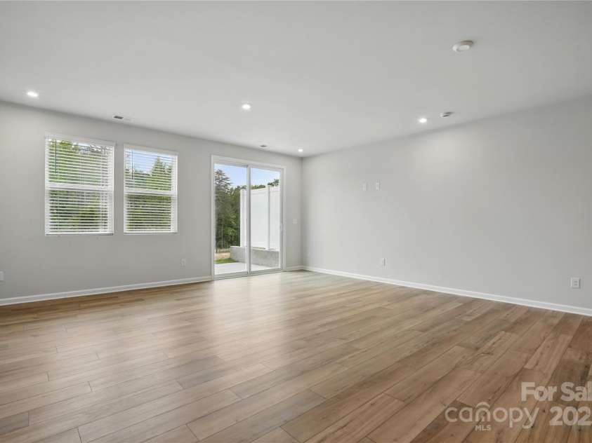 2009 Vinyasa Lane, Charlotte, NC 28215.  MLS# CAR4250038, YatesRealty ID 24404. 