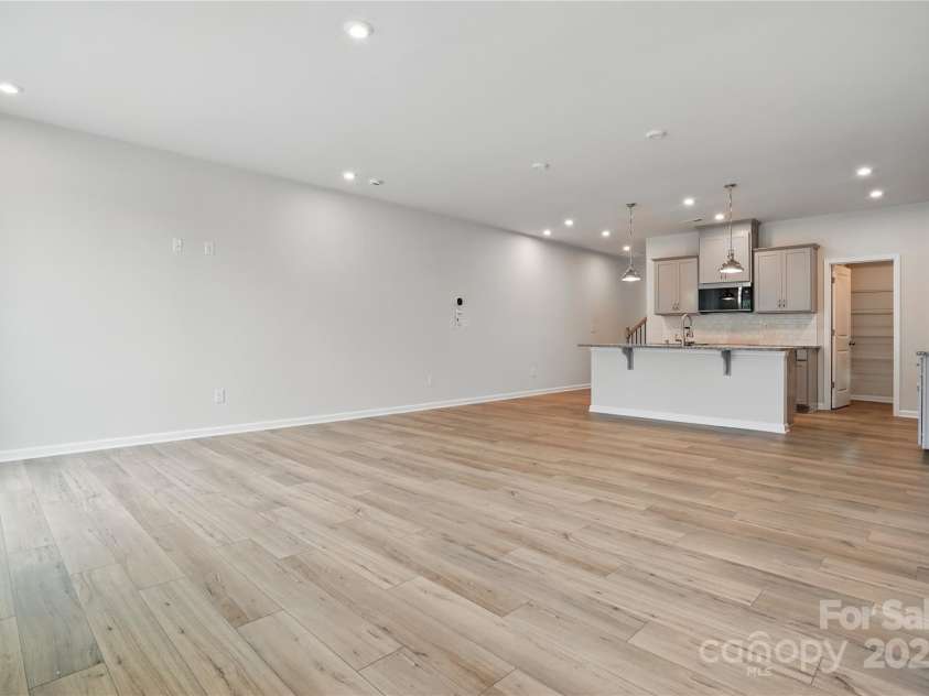 2009 Vinyasa Lane, Charlotte, NC 28215.  MLS# CAR4250038, YatesRealty ID 24404. 