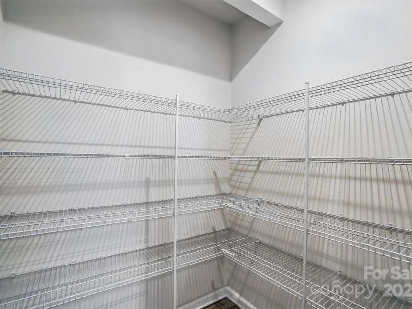 2009 Vinyasa Lane, Charlotte, NC 28215.  MLS# CAR4250038, YatesRealty ID 24404. 