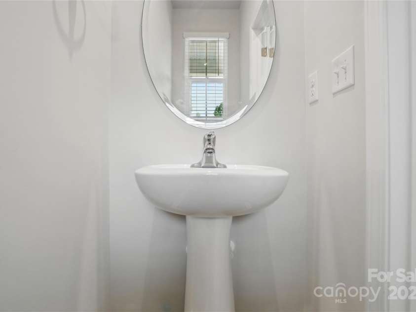 2009 Vinyasa Lane, Charlotte, NC 28215.  MLS# CAR4250038, YatesRealty ID 24404. 