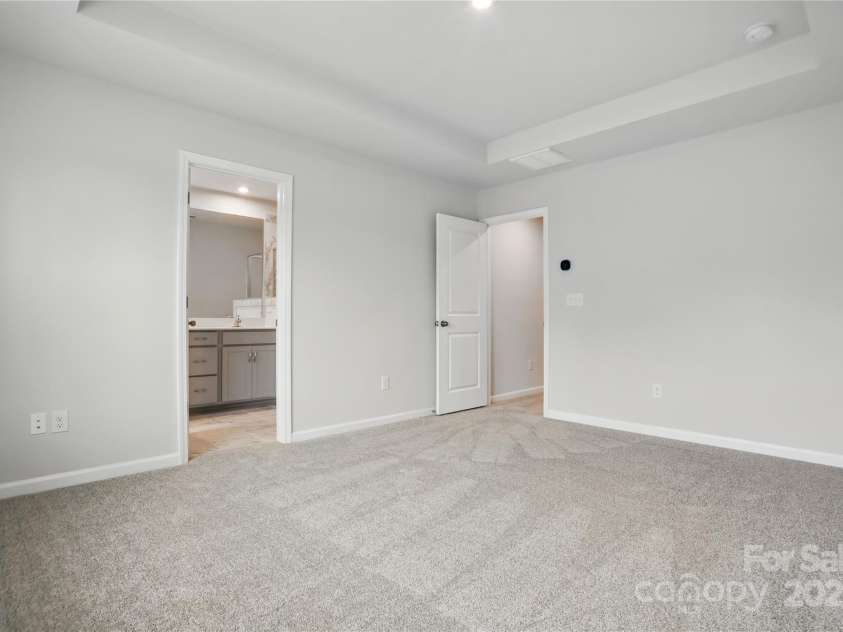 2009 Vinyasa Lane, Charlotte, NC 28215.  MLS# CAR4250038, YatesRealty ID 24404. 