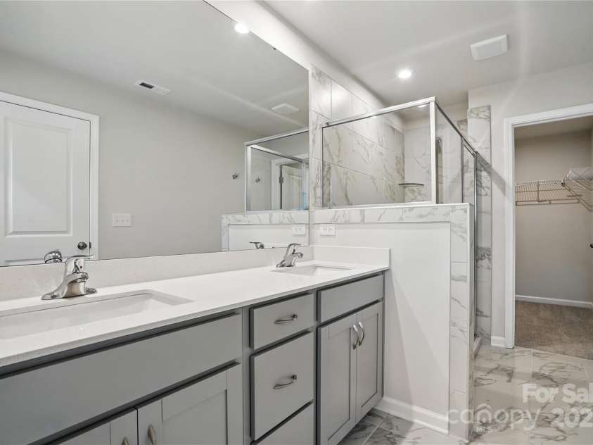 2009 Vinyasa Lane, Charlotte, NC 28215.  MLS# CAR4250038, YatesRealty ID 24404. 