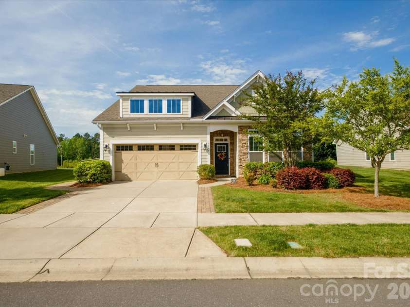 5004 Star Hill Lane, Charlotte, NC 28214.  MLS# CAR4369073, YatesRealty ID 24404. 