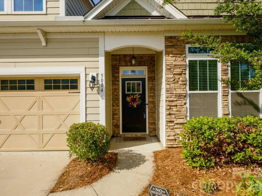 5004 Star Hill Lane, Charlotte, NC 28214.  MLS# CAR4369073, YatesRealty ID 24404. 
