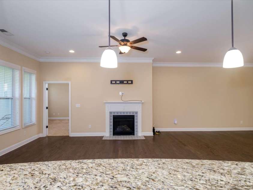 5004 Star Hill Lane, Charlotte, NC 28214.  MLS# CAR4369073, YatesRealty ID 24404. 