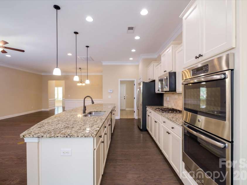 5004 Star Hill Lane, Charlotte, NC 28214.  MLS# CAR4369073, YatesRealty ID 24404. 