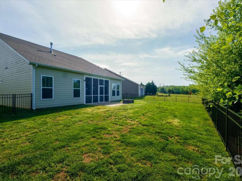 5004 Star Hill Lane, Charlotte, NC 28214.  MLS# CAR4369073, YatesRealty ID 24404. 