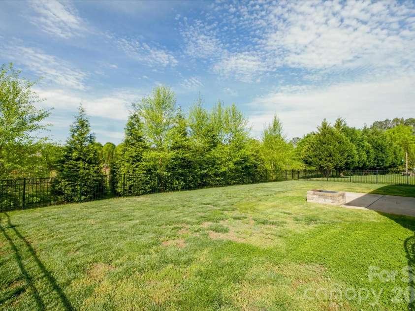 5004 Star Hill Lane, Charlotte, NC 28214.  MLS# CAR4369073, YatesRealty ID 24404. 