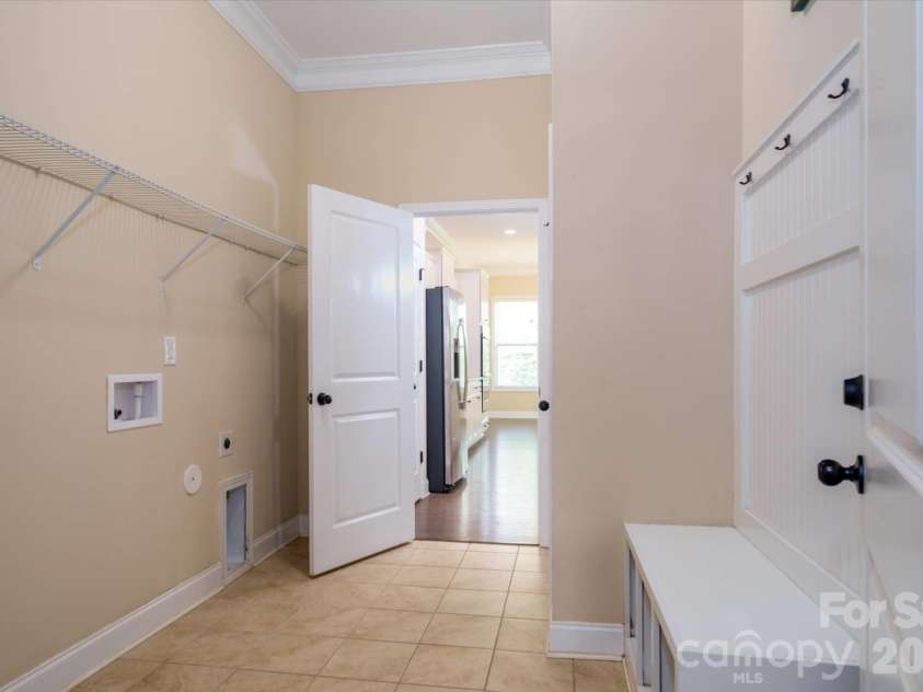 5004 Star Hill Lane, Charlotte, NC 28214.  MLS# CAR4369073, YatesRealty ID 24404. Mud Room