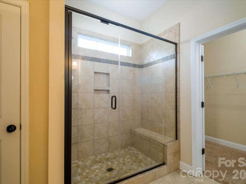 5004 Star Hill Lane, Charlotte, NC 28214.  MLS# CAR4369073, YatesRealty ID 24404. Primary Bath