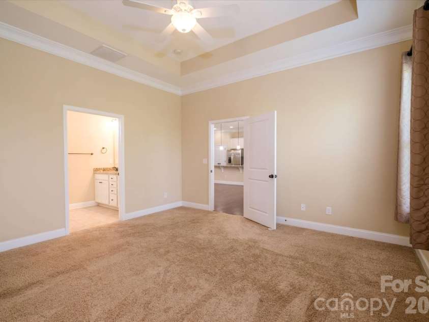 5004 Star Hill Lane, Charlotte, NC 28214.  MLS# CAR4369073, YatesRealty ID 24404. Primary Beroom
