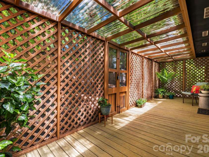 29 Independence Boulevard, Asheville, NC 28805.  MLS# CAR4377856, YatesRealty ID 24405. 