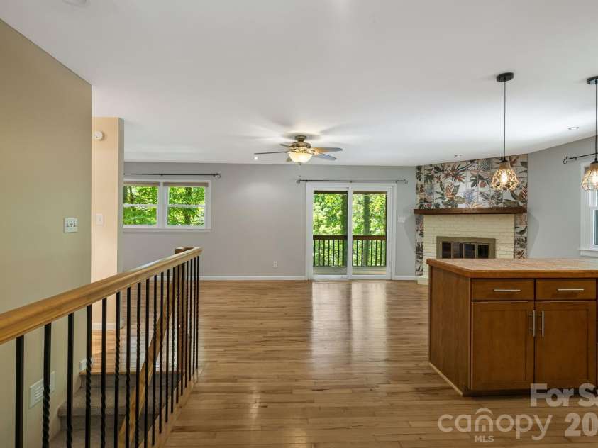 29 Independence Boulevard, Asheville, NC 28805.  MLS# CAR4377856, YatesRealty ID 24405. 
