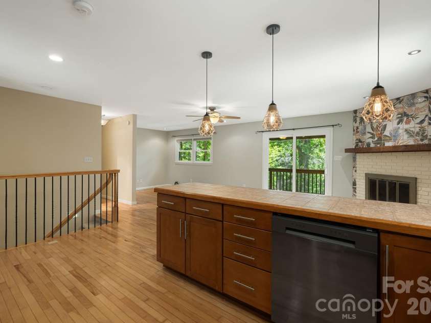 29 Independence Boulevard, Asheville, NC 28805.  MLS# CAR4377856, YatesRealty ID 24405. 