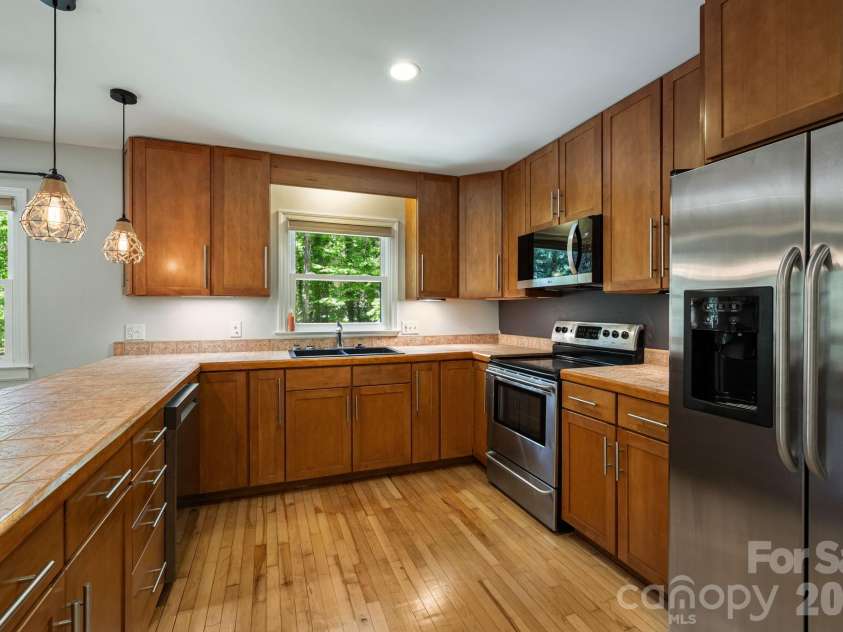 29 Independence Boulevard, Asheville, NC 28805.  MLS# CAR4377856, YatesRealty ID 24405. 