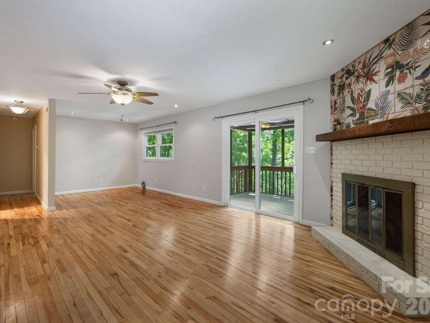 29 Independence Boulevard, Asheville, NC 28805.  MLS# CAR4377856, YatesRealty ID 24405. 