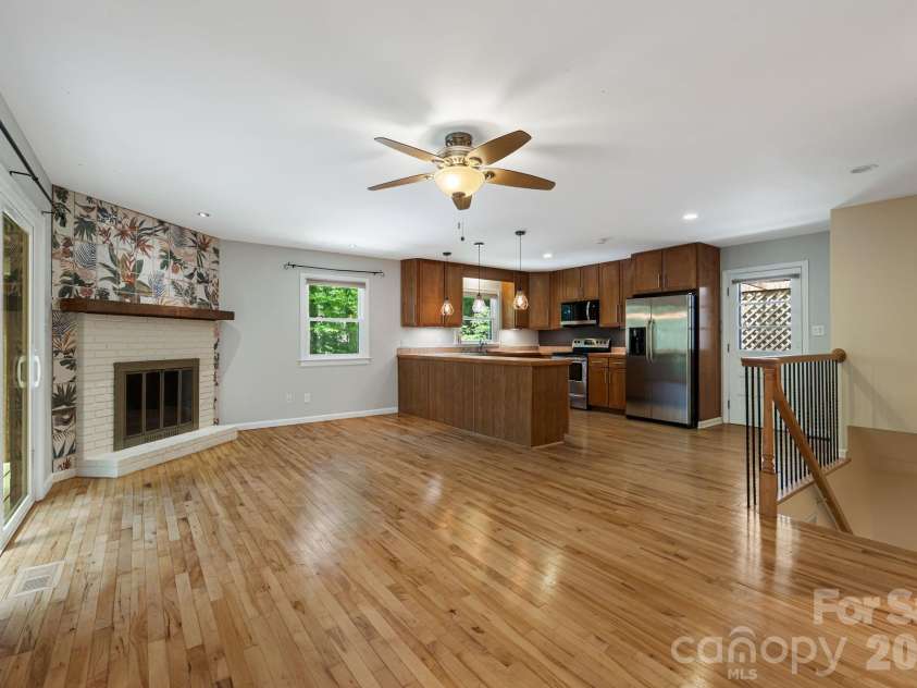 29 Independence Boulevard, Asheville, NC 28805.  MLS# CAR4377856, YatesRealty ID 24405. 