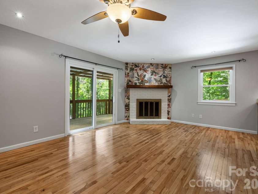 29 Independence Boulevard, Asheville, NC 28805.  MLS# CAR4377856, YatesRealty ID 24405. 
