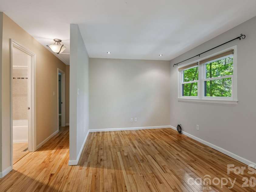 29 Independence Boulevard, Asheville, NC 28805.  MLS# CAR4377856, YatesRealty ID 24405. 