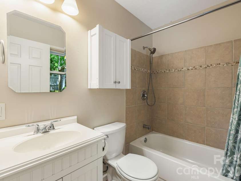 29 Independence Boulevard, Asheville, NC 28805.  MLS# CAR4377856, YatesRealty ID 24405. 