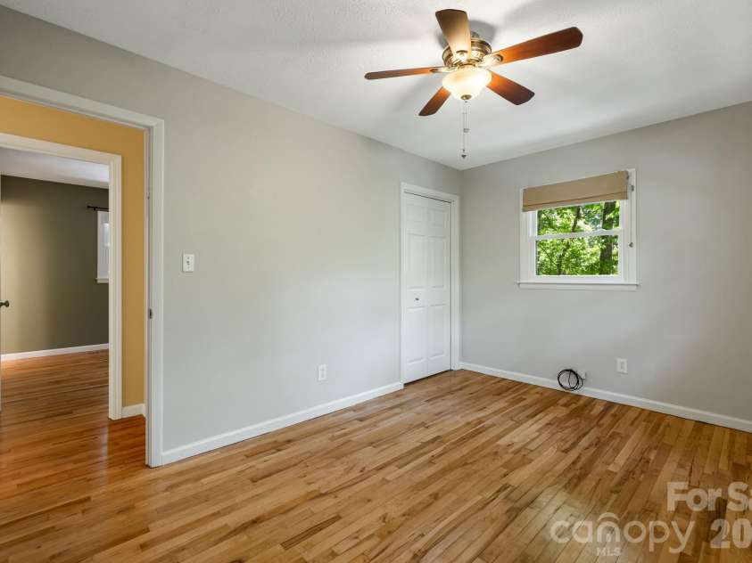 29 Independence Boulevard, Asheville, NC 28805.  MLS# CAR4377856, YatesRealty ID 24405. 